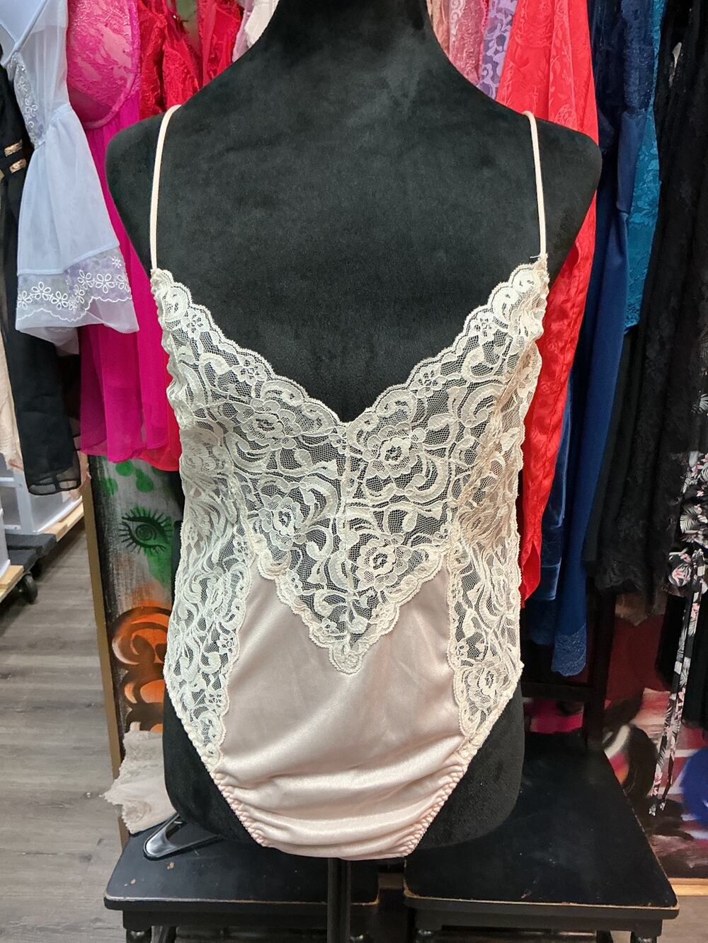 VINTAGE PINK LACE TEDDY